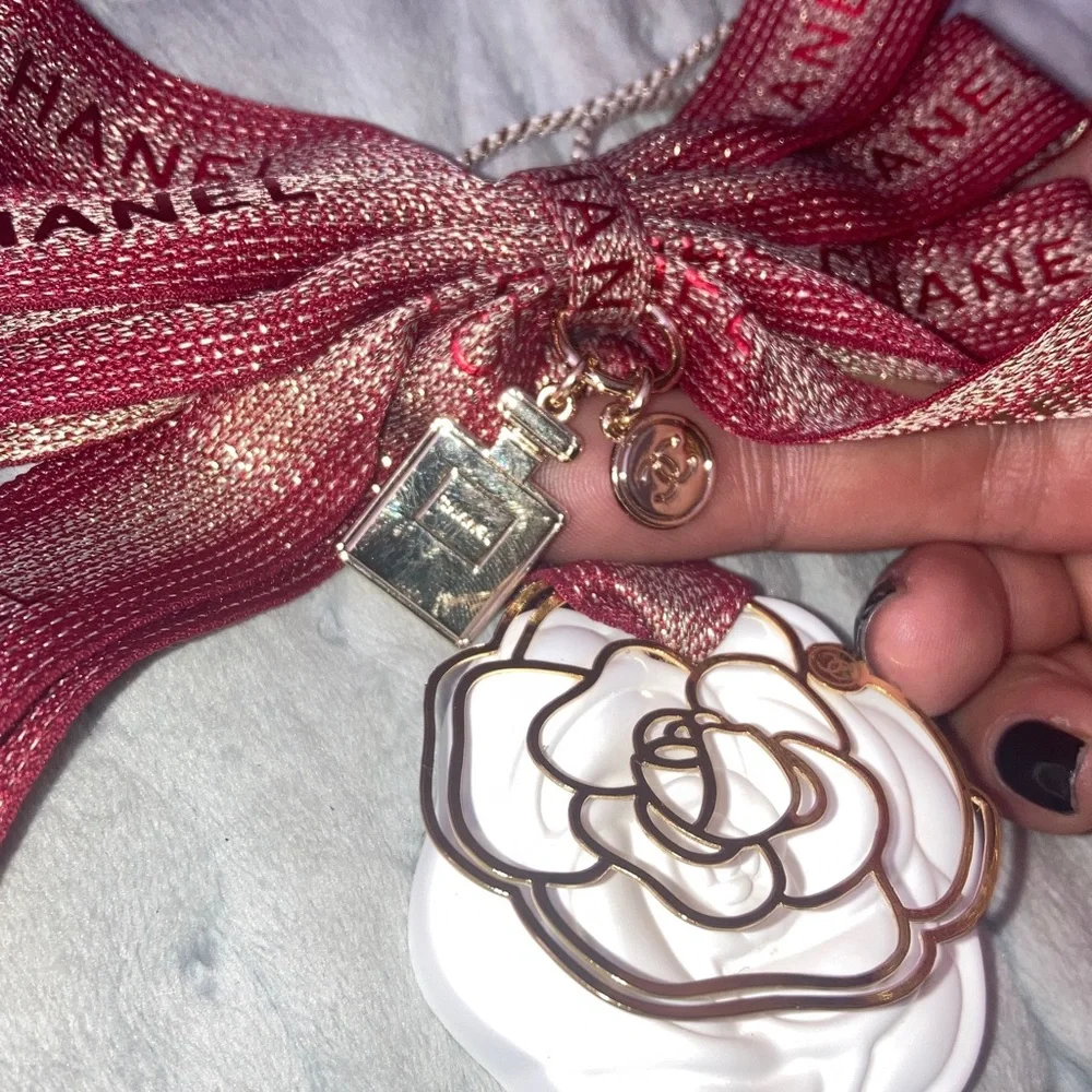 CHANEL limited edition Ornament - Picture 3 of 5